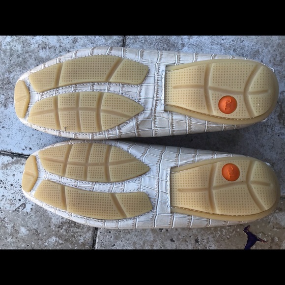 GEB Off-white Flats - Picture 5 of 6